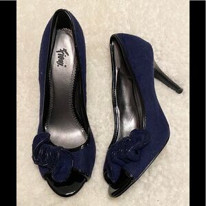 Show Sale🔥Fioni Flannel 3D Flower Open Toe Pumps